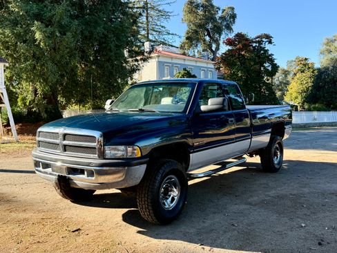 Used 1996 Dodge Ram 2500 Truck 4x4 Club Cab image 1