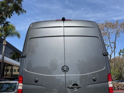 Used 2016 Mercedes-Benz Sprinter 2500 image 4