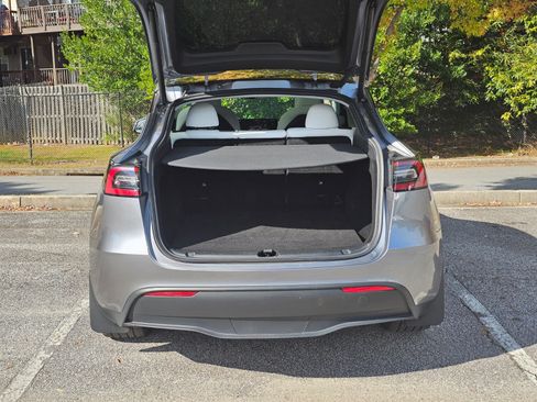 Used 2024 Tesla Model Y Long Range image 12