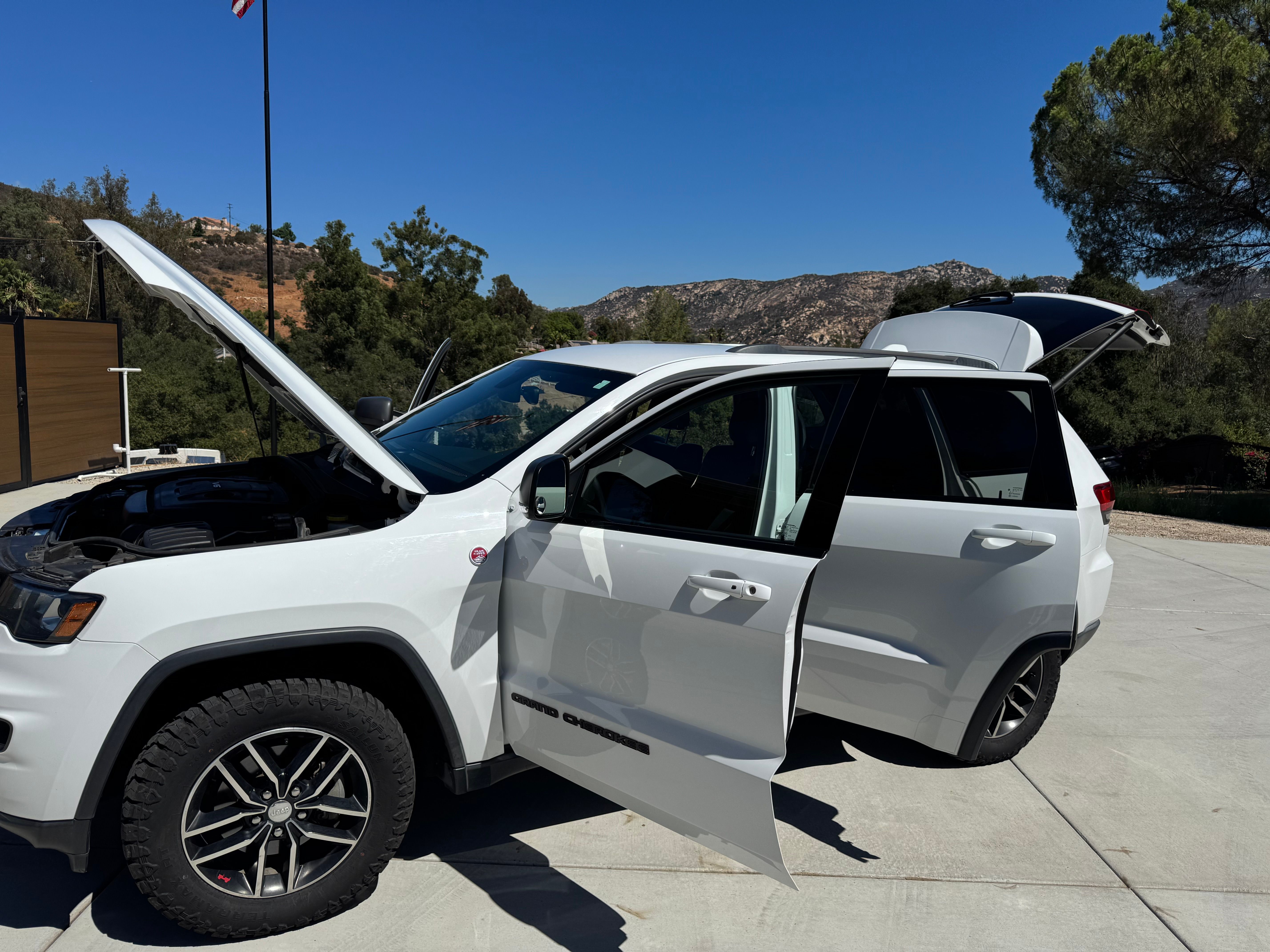 Used 2017 Jeep Grand Cherokee Trailhawk AWD/4WD image 14