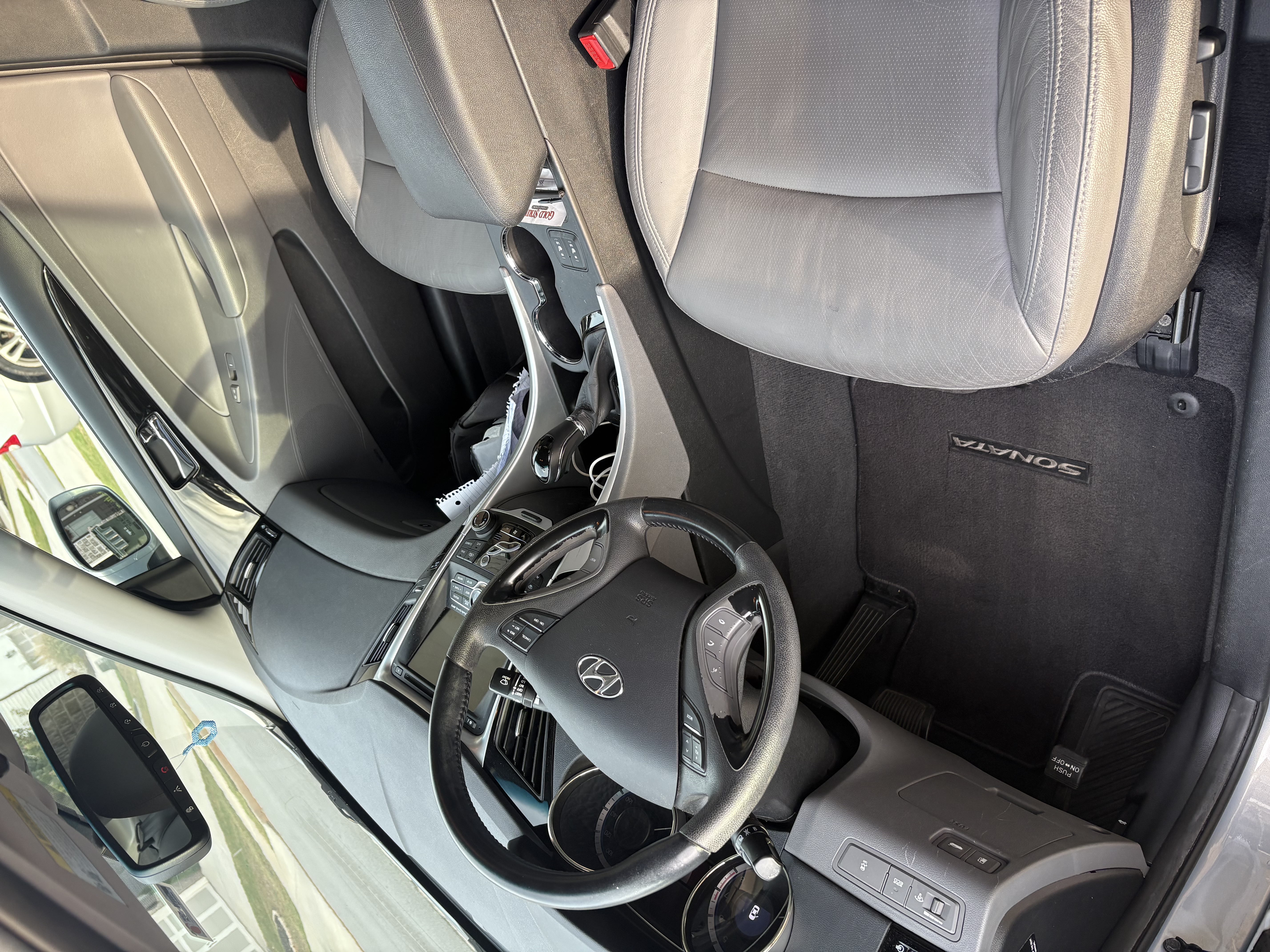 Used 2012 Hyundai Sonata Limited w/ Navigation Pkg FWD image 2