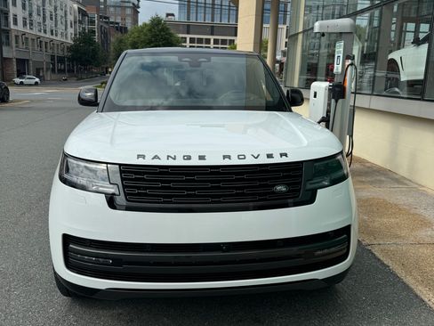 Used 2025 Land Rover Range Rover SE image 8