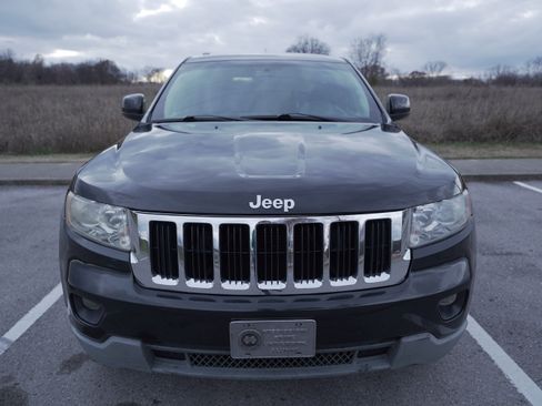 Used 2011 Jeep Grand Cherokee Laredo image 2