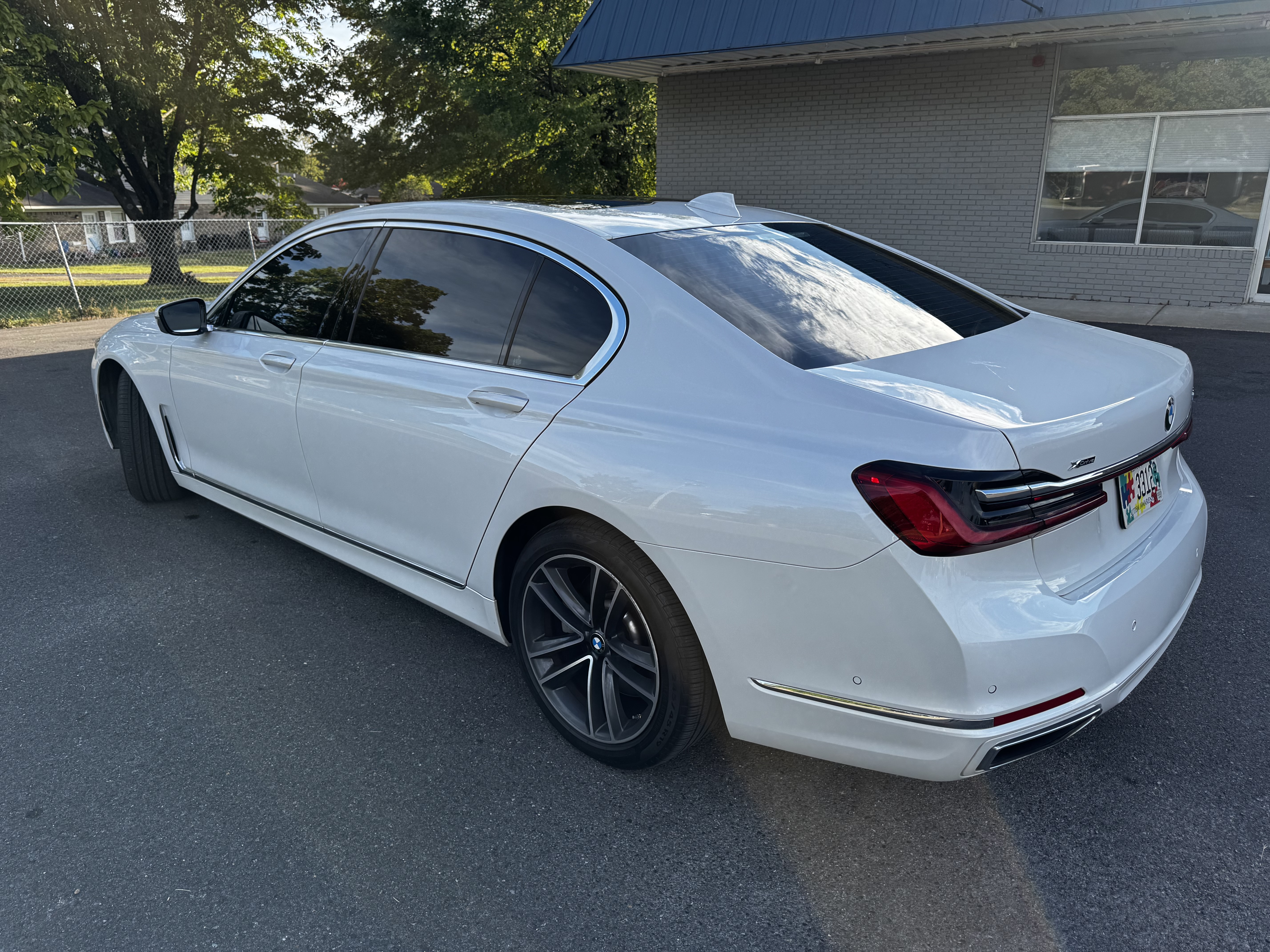 Used 2022 BMW 750i xDrive w/ Executive Package AWD/4WD image 2