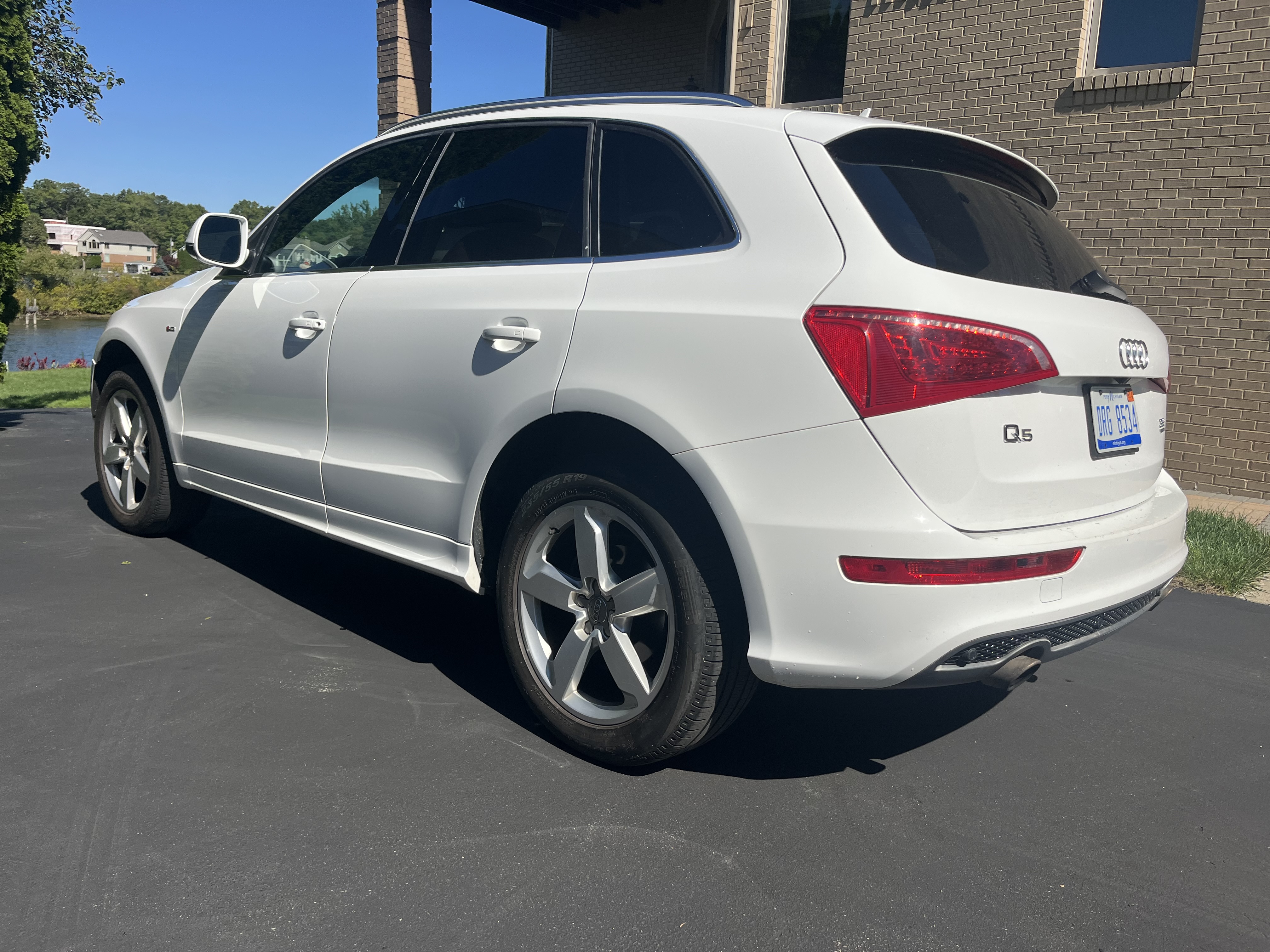 Used 2012 Audi Q5 3.2 Premium Plus w/ Audi MMI Navigation Plus Pkg AWD/4WD image 5