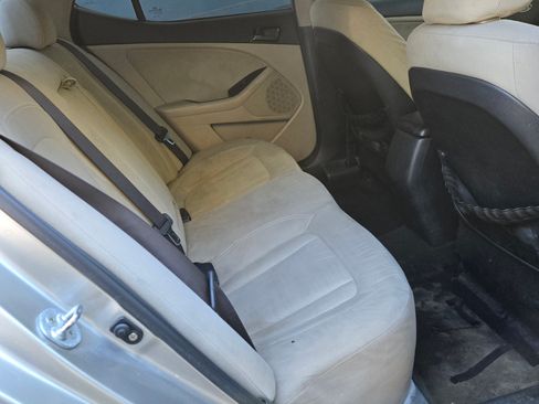 Used 2011 Kia Optima LX w/ Convenience Pkg image 11