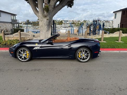 Used 2013 Ferrari California image 1