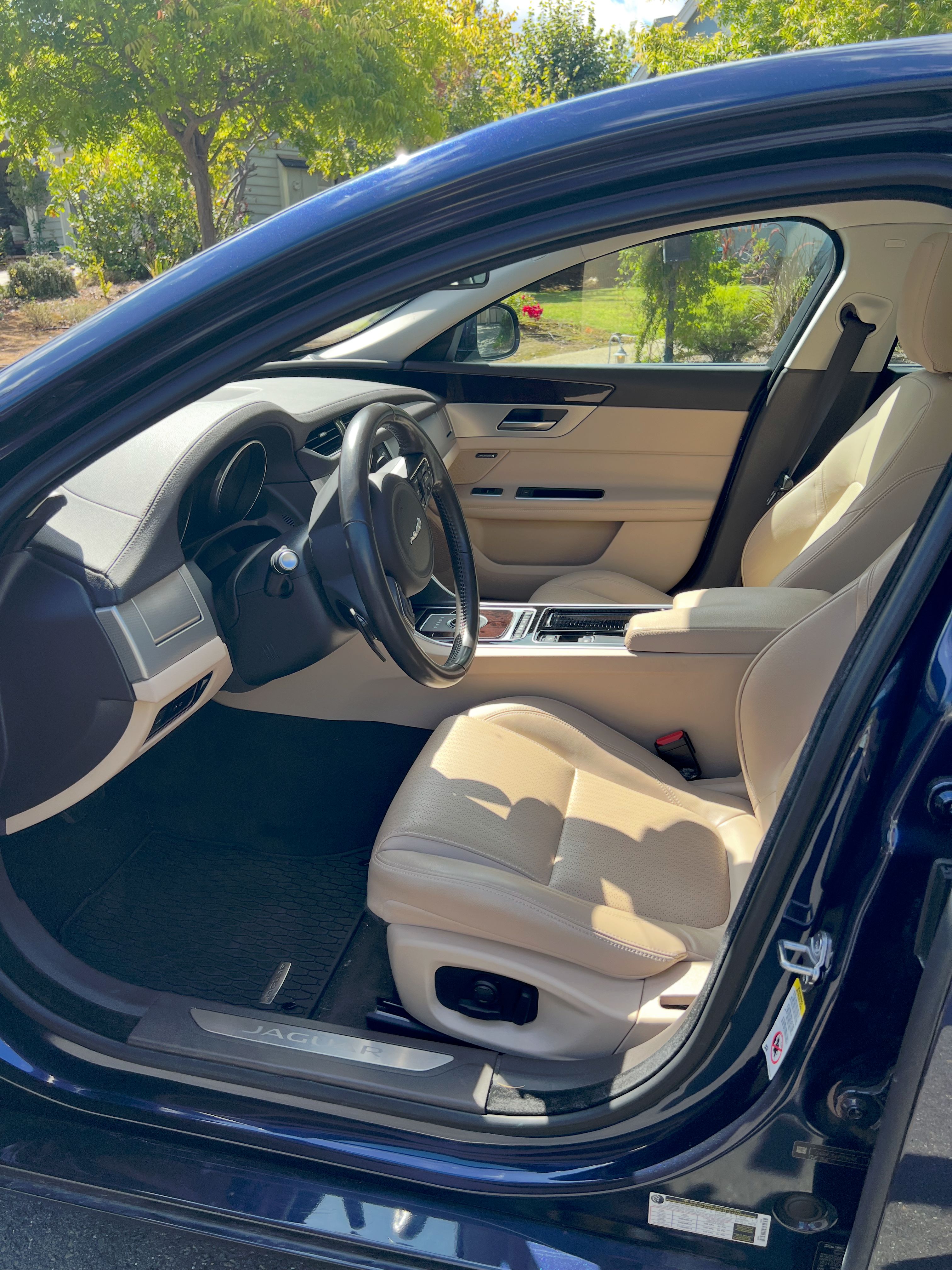 Used 2017 Jaguar XF Prestige AWD/4WD image 15