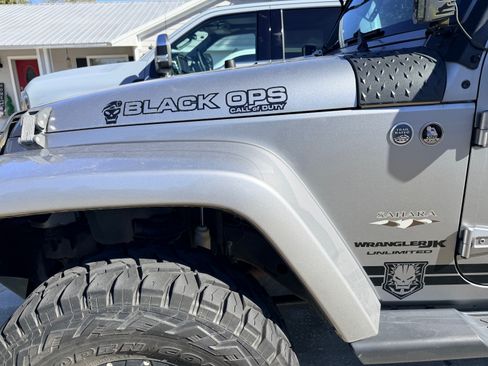 Used 2018 Jeep Wrangler Unlimited Sahara w/ Connectivity Group image 2