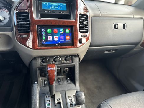 Used 2006 Mitsubishi Montero Limited image 10