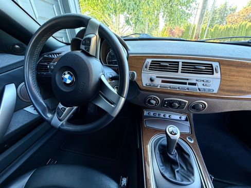 Used 2004 BMW Z4 3.0i RWD image 9