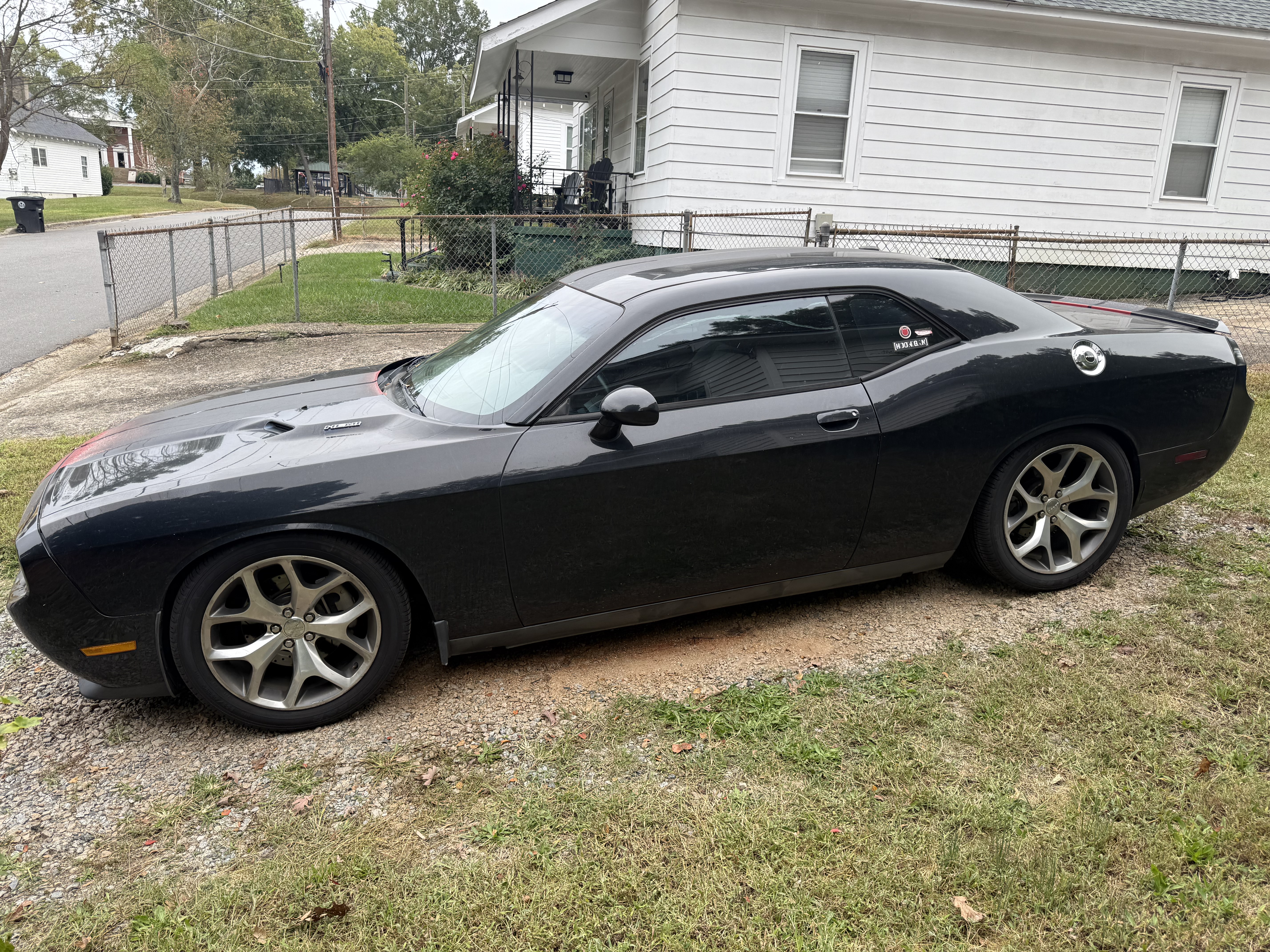 Used 2013 Dodge Challenger R/T RWD image 2