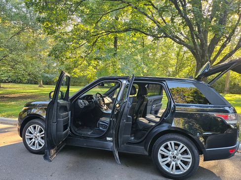 Used 2016 Land Rover Range Rover Sport SE image 9