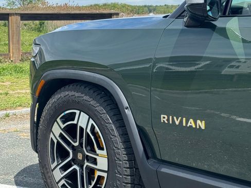 Used 2023 Rivian R1T Adventure image 13