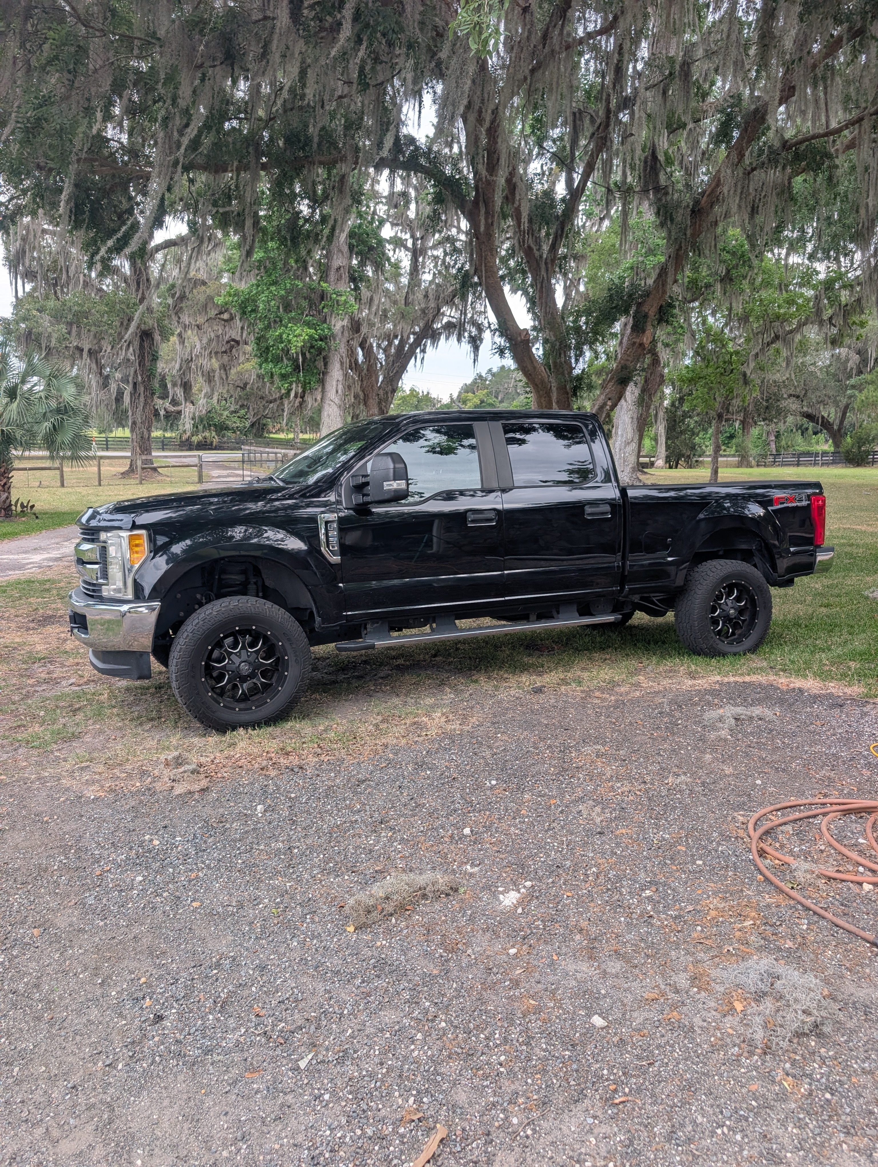 Used 2017 Ford F250 XL w/ STX Appearance Package AWD/4WD image 4