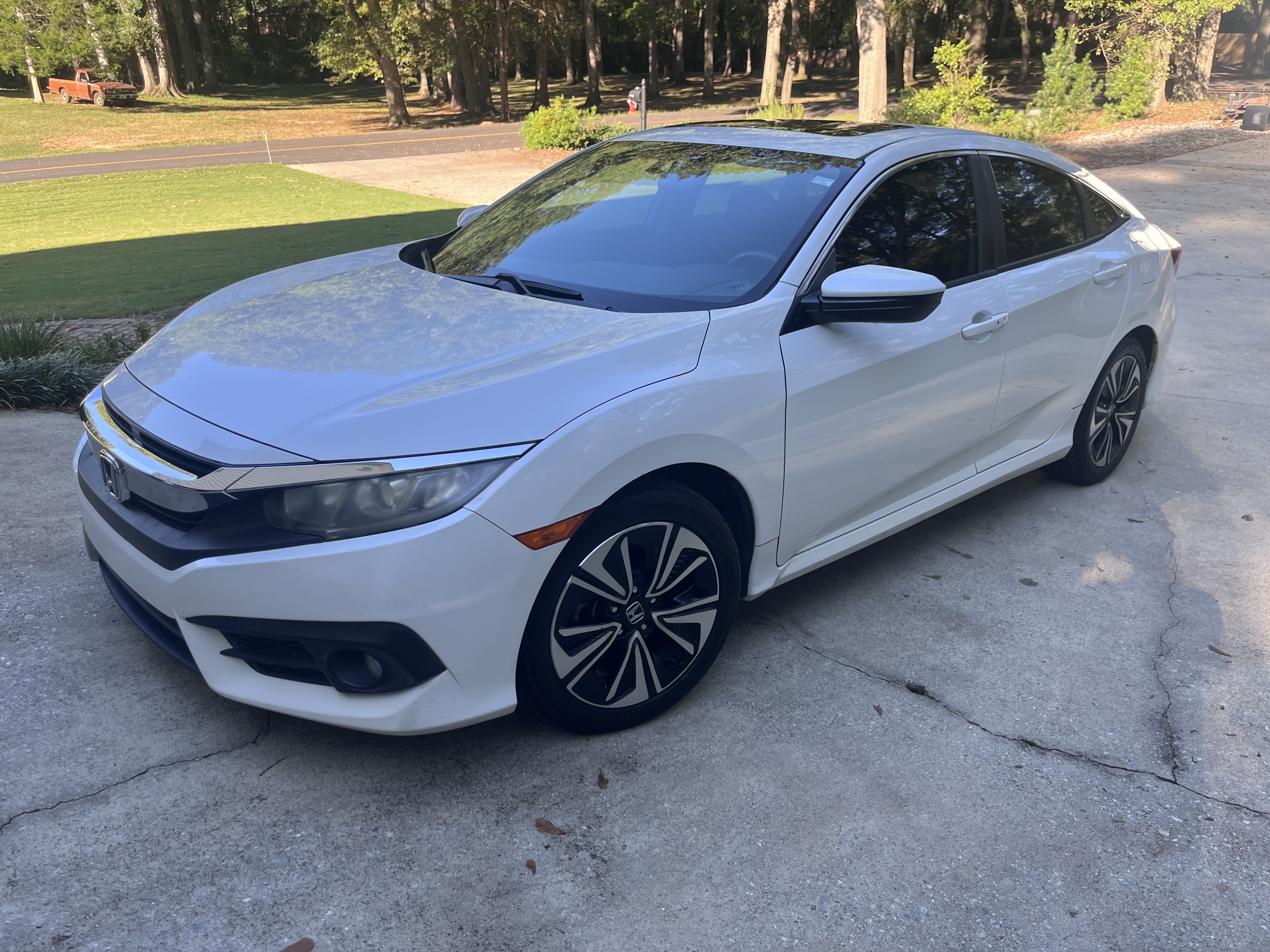 Used 2017 Honda Civic EX-T image 4