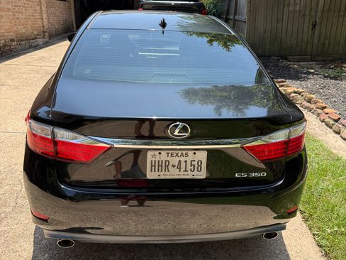 Used 2015 Lexus ES 350 w/ Luxury Package FWD image 2