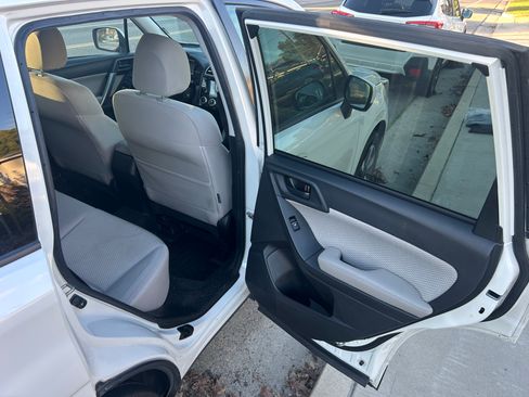 Used 2017 Subaru Outback 3.6R Limited image 12