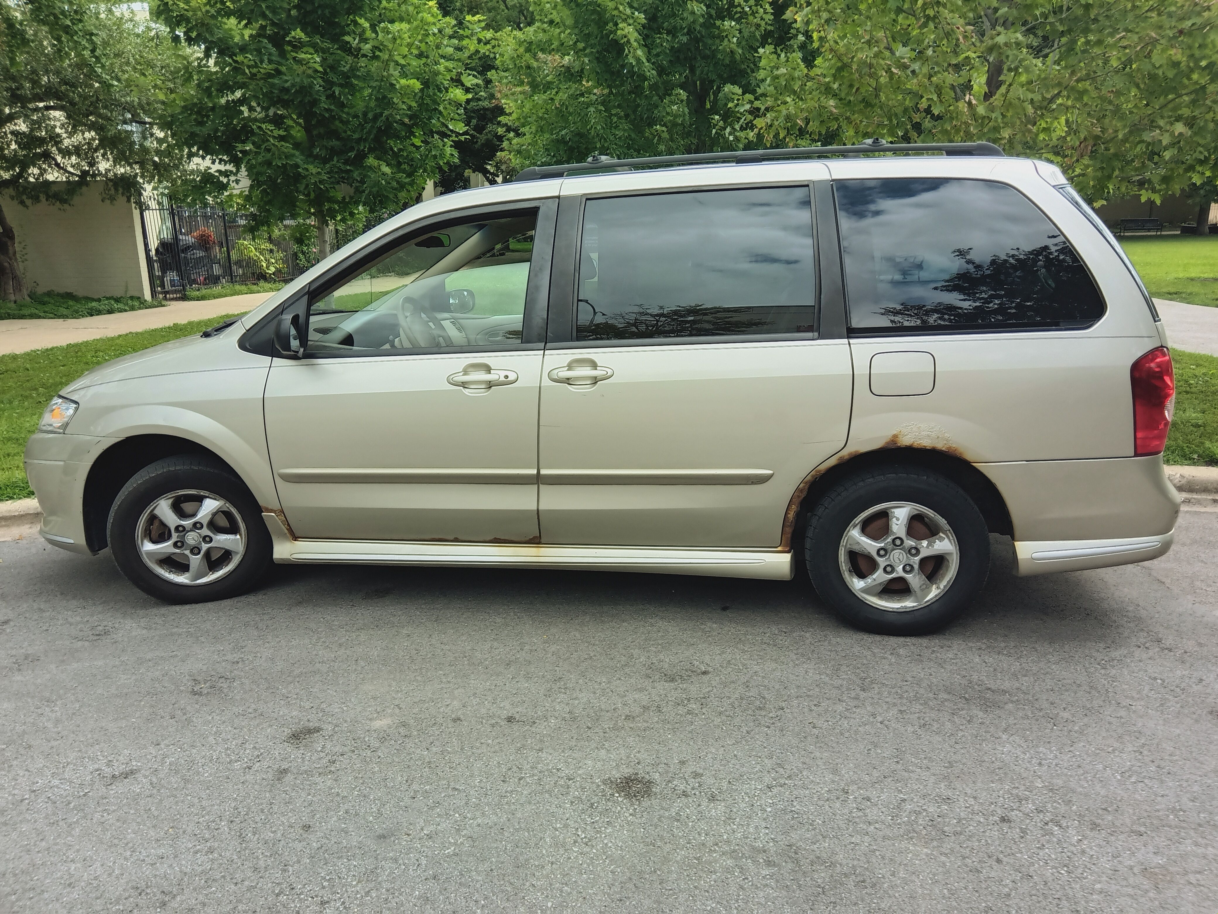 Used 2002 MAZDA MPV ES FWD image 4