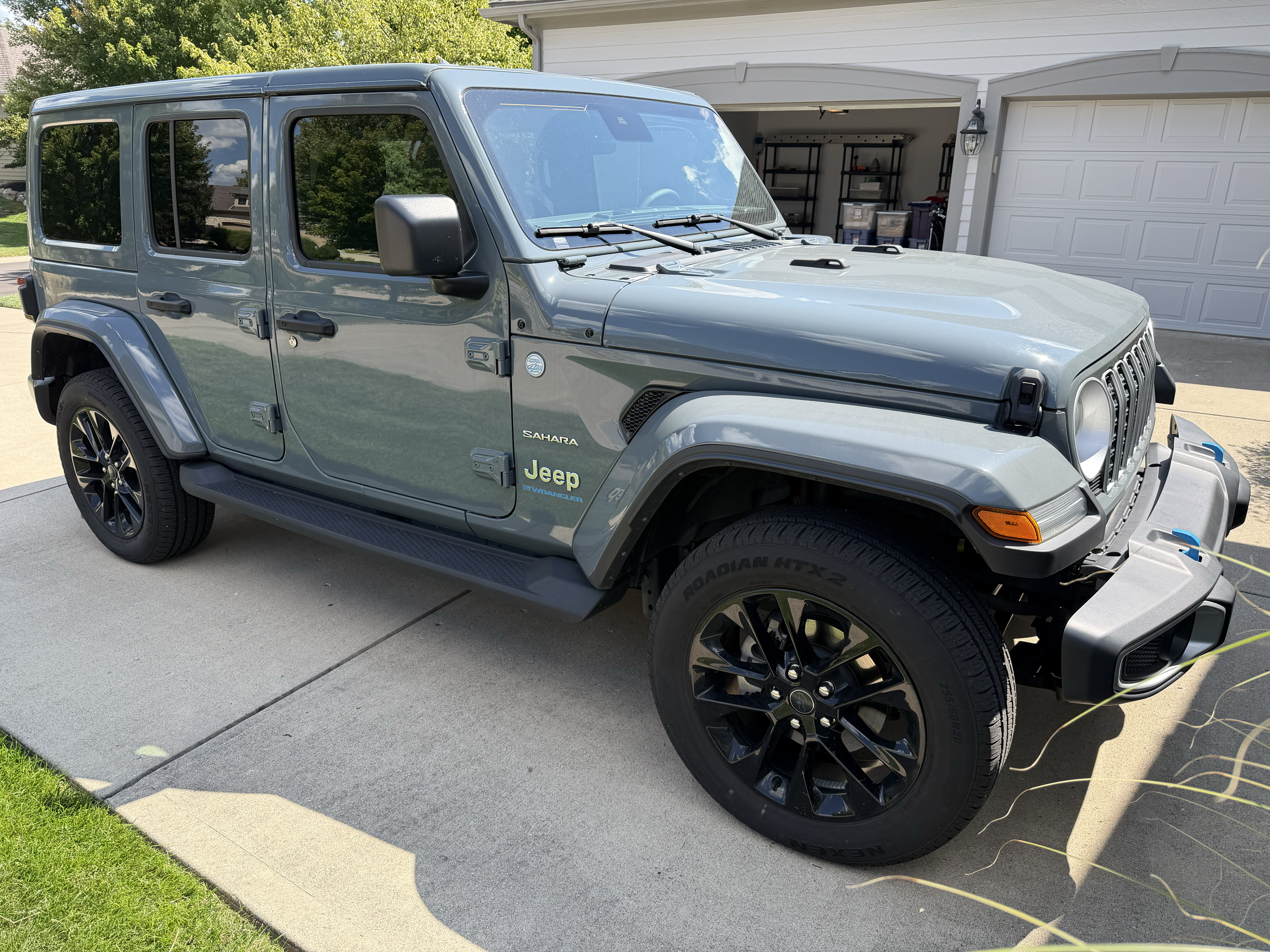 Used 2024 Jeep Wrangler Unlimited Sahara w/ Safety Group AWD/4WD image 9