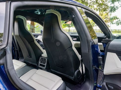 Used 2021 Porsche Taycan image 8