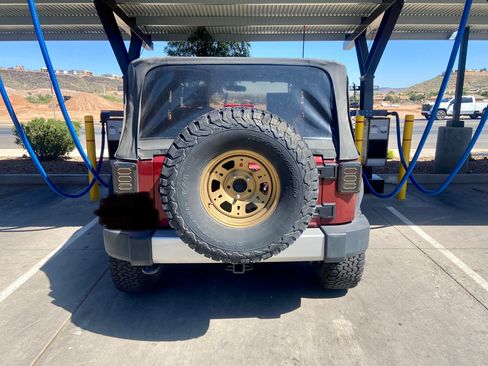 Used 2010 Jeep Wrangler Sahara image 31