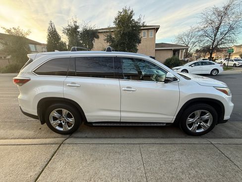 Used 2014 Toyota Highlander Limited image 6