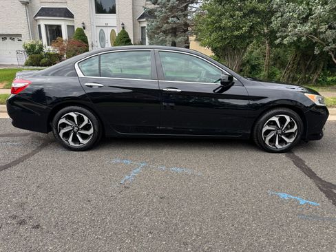 Used 2016 Honda Accord EX image 2
