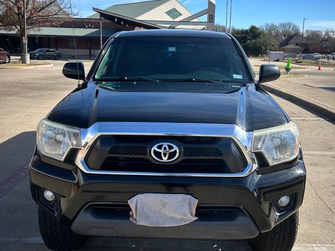 Used 2015 Toyota Tacoma PreRunner image 2