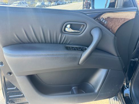 Used 2012 INFINITI QX56 2WD w/ Deluxe Touring Pkg image 12