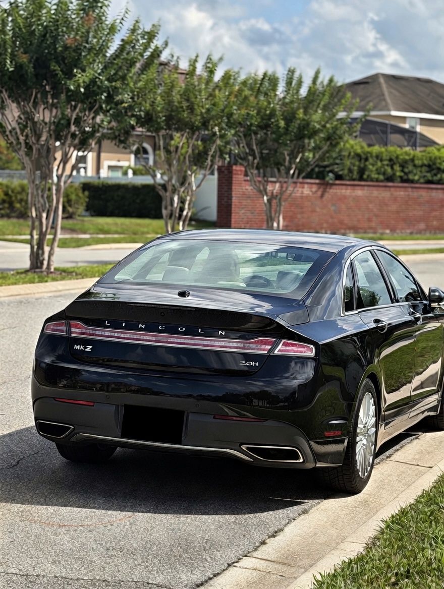 Used 2017 Lincoln MKZ Reserve FWD image 5