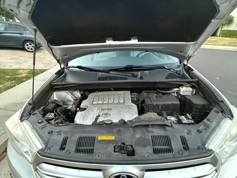 Used 2013 Toyota Highlander Plus FWD image 17