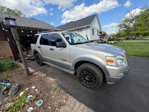 Used 2006 Ford Explorer XLT AWD/4WD image 1