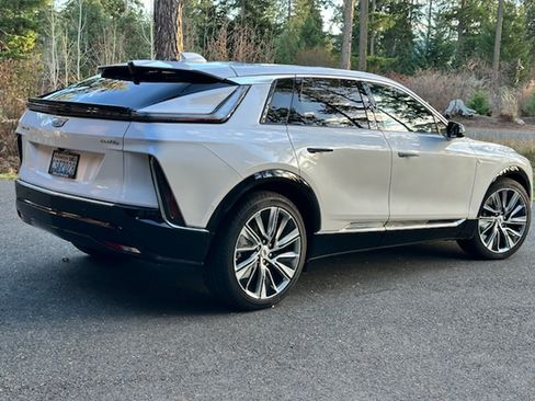 Used 2025 Cadillac Lyriq Luxury image 5