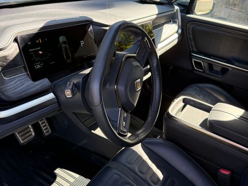 Used 2022 Rivian R1T Adventure AWD/4WD image 9