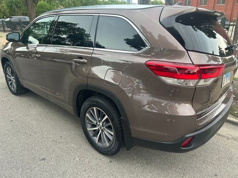 Used 2018 Toyota Highlander XLE AWD/4WD image 5