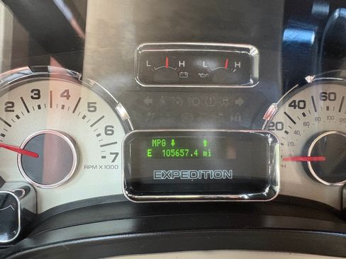 Used 2014 Ford Expedition XLT w/ Equipment Group 202A RWD image 24