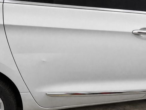 Used 2017 Chrysler Pacifica Touring-L Plus w/ Advanced Safetytec Group image 21