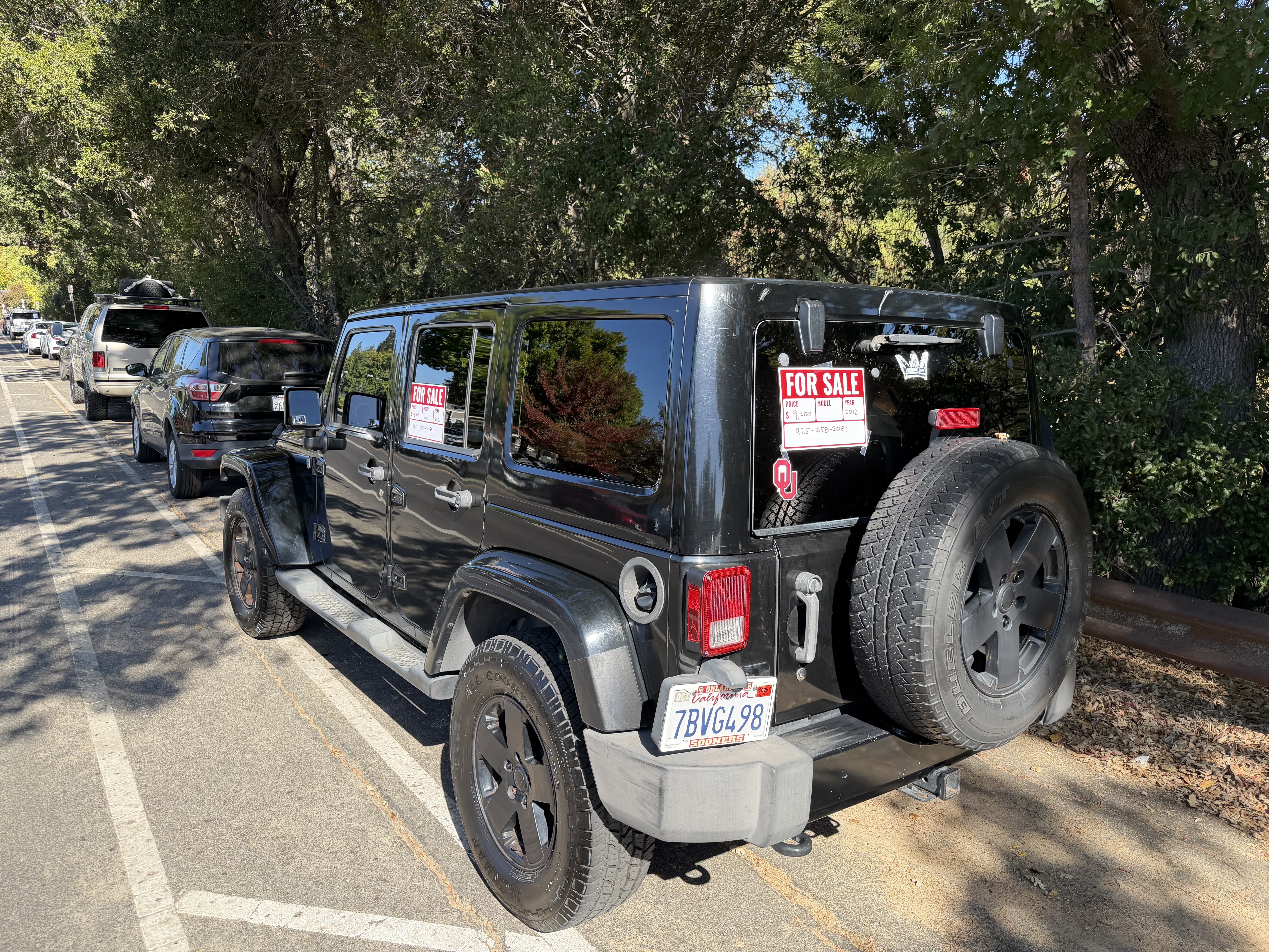 Used 2012 Jeep Wrangler Unlimited Sahara w/ Connectivity Group AWD/4WD image 5
