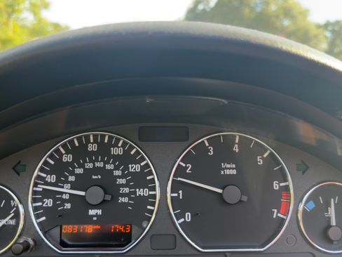 Used 2001 BMW Z3 2.5i RWD image 16