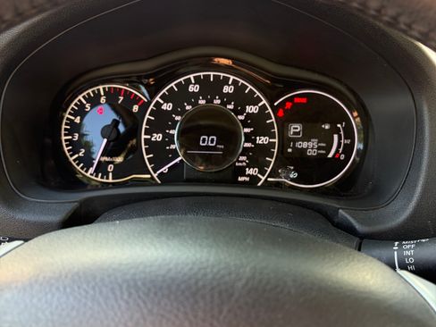 Used 2018 Nissan Versa Note SV FWD image 9