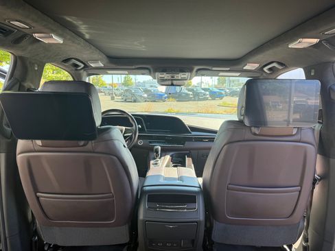 Used 2024 Cadillac Escalade ESV Sport Platinum w/ LPO, ONYX Package image 18