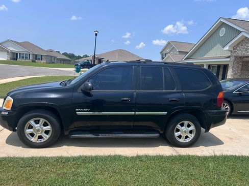 Used 2006 GMC Envoy SLT RWD image 2