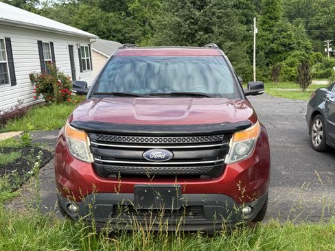 Used 2014 Ford Explorer XLT w/ Equipment Group 202A AWD/4WD image 1