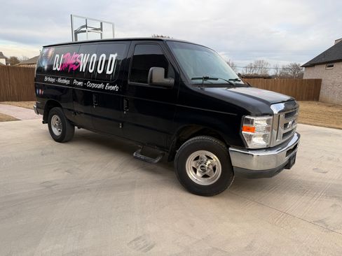 Used 2009 Ford E-350 and Econoline 350 Super Duty image 1