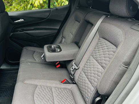 Used 2019 Chevrolet Equinox LT image 2