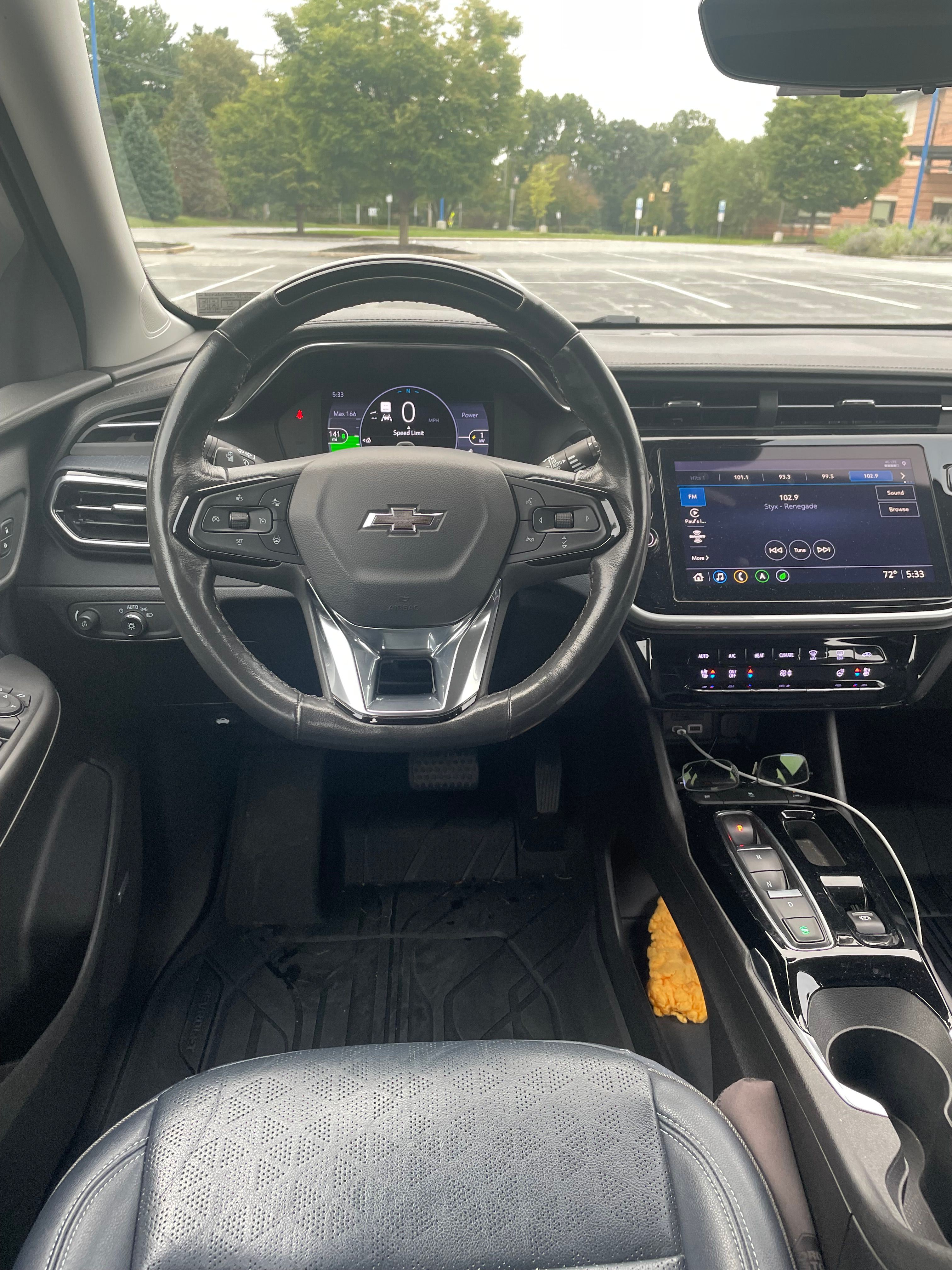 Used 2022 Chevrolet Bolt EUV Premier w/ Launch Edition FWD image 2