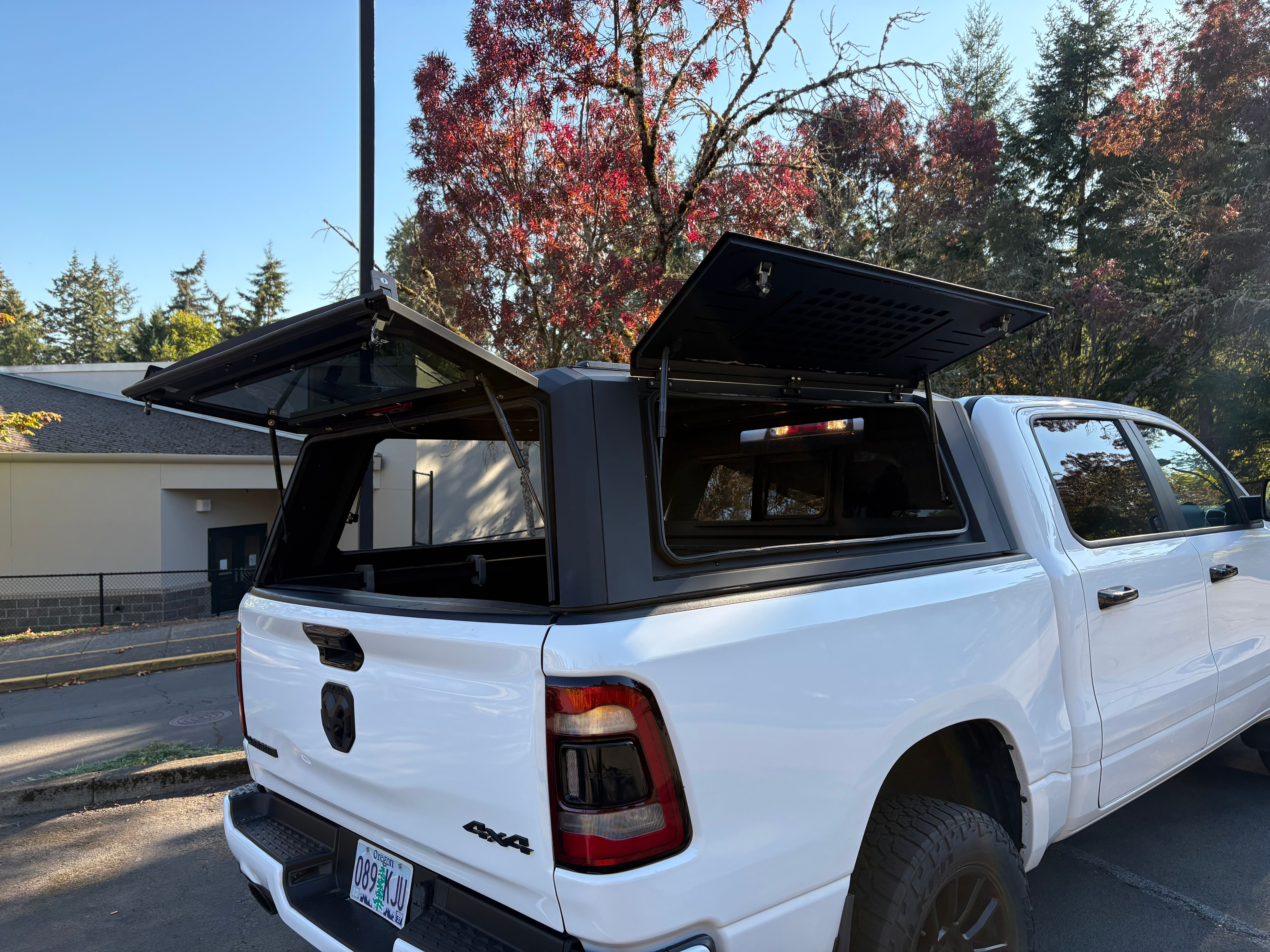 Used 2023 RAM 1500 Laramie AWD/4WD image 9
