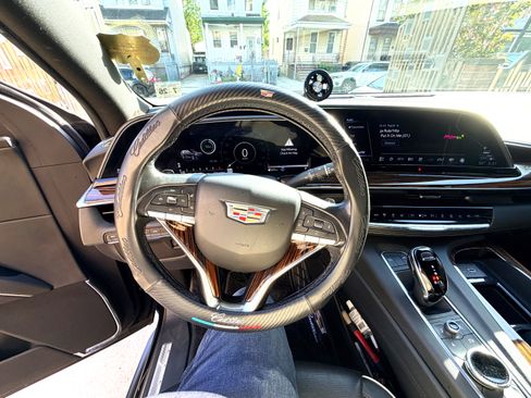 Used 2021 Cadillac Escalade ESV Premium Luxury AWD/4WD image 21