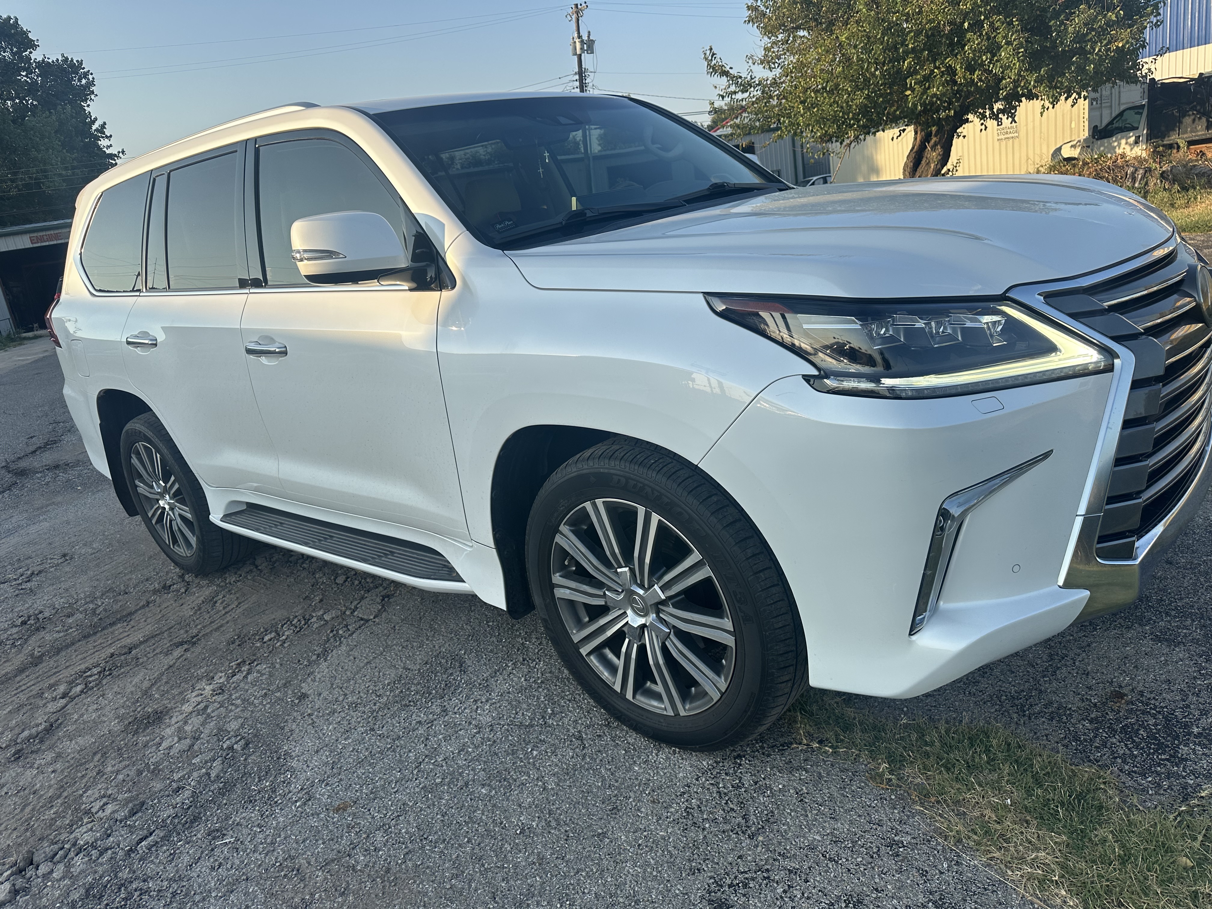 Used 2016 Lexus LX 570 4WD w/ Luxury Package image 4